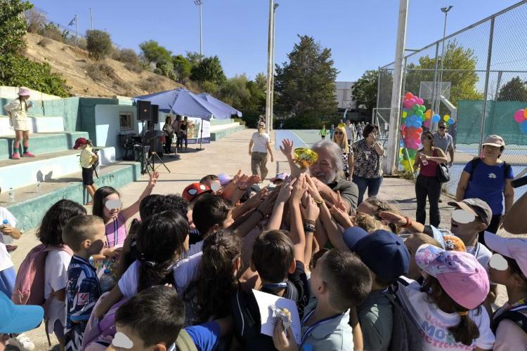 Δήμος Χαϊδαρίου - Εκατοντάδες μαθητές στην ημερίδα μύησης στο άθλημα της αντισφαίρισης